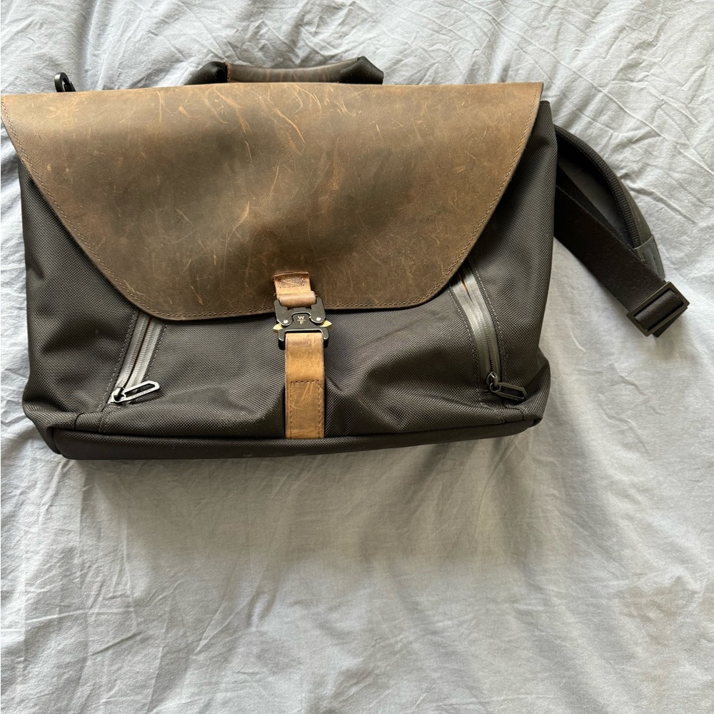Staad Attaché Laptop Messenger Brief - Full Size